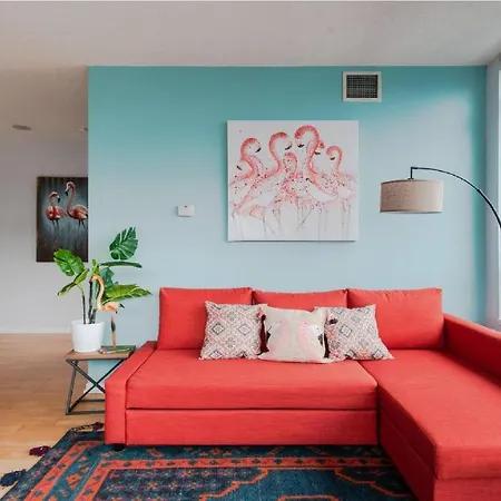 Toronto Downtown Core Two Bedroom Condo With Cn Tower View, Free Parking